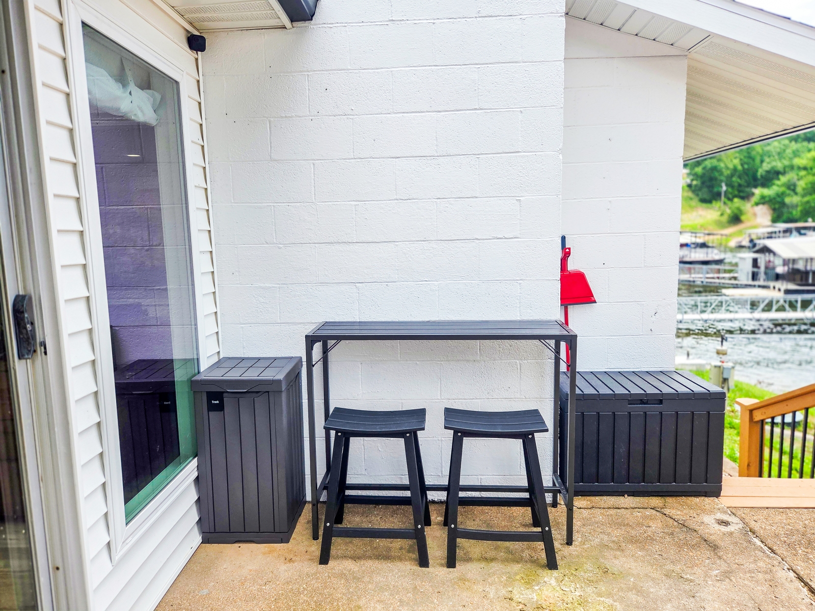 bar